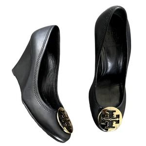 Tory Burch Size 8.5 Black Napa Chelsea Leather Gold Logo Wedges Shoes